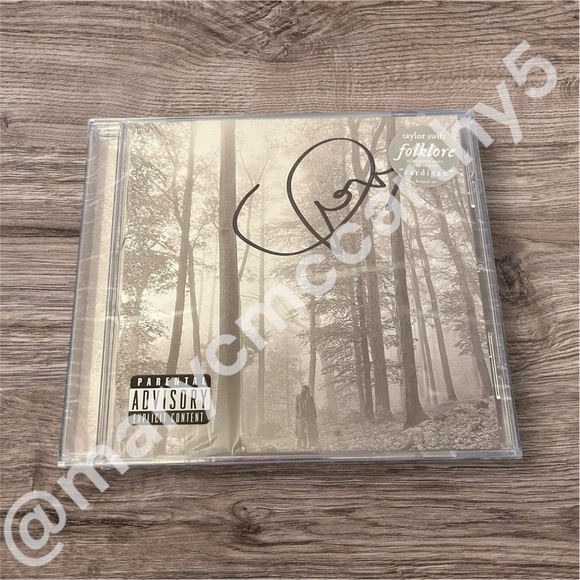 SIGNED Taylor Swift Folklore CD with attached heart | New & Sealed - Picture 2 of 7